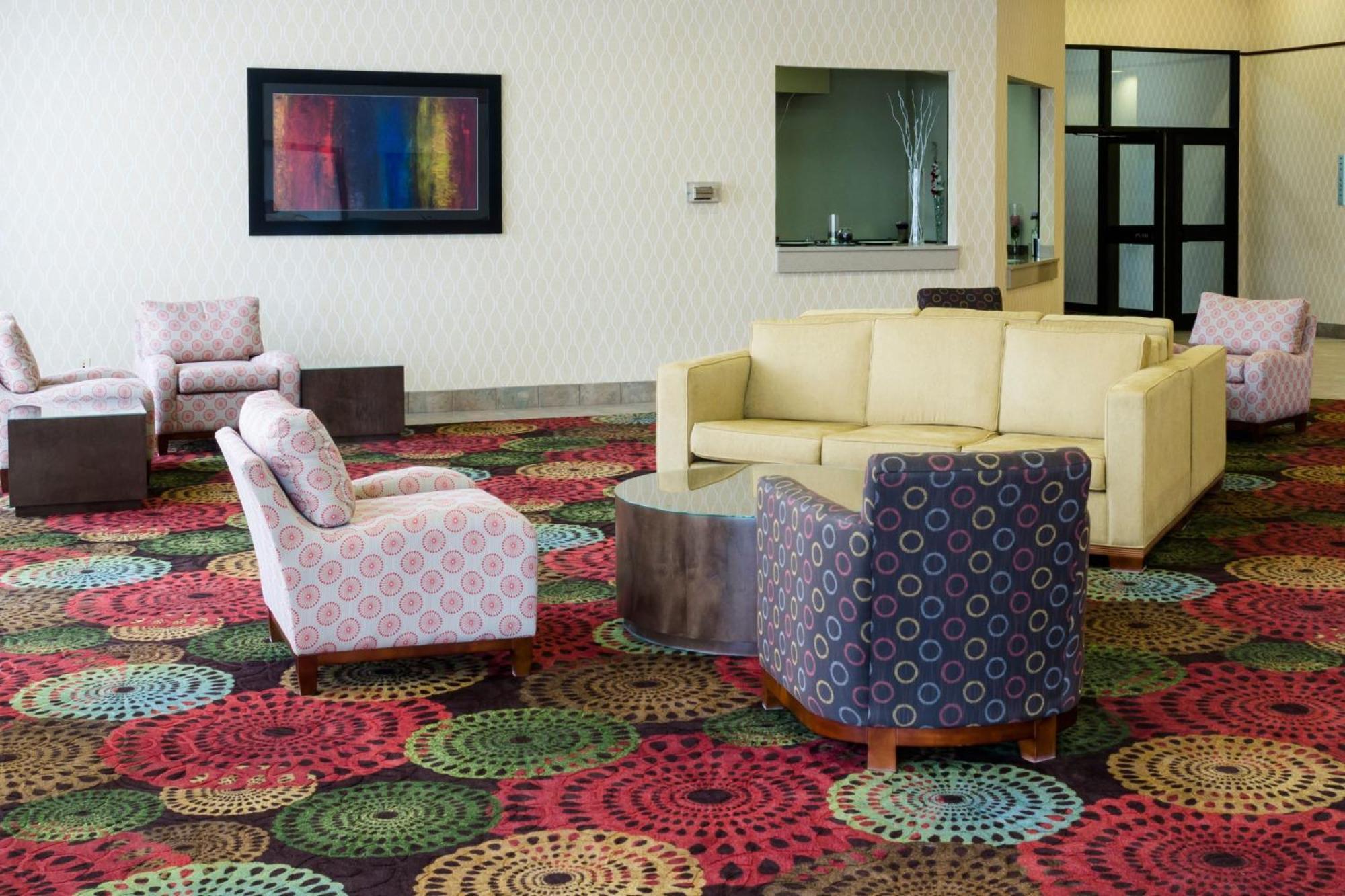 Holiday Inn Express Big Rapids By Ihg Exterior foto